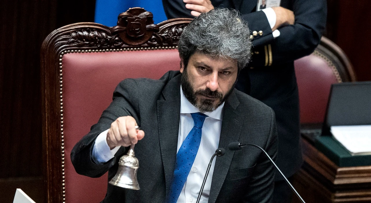 Matteo Salvini, contro Roberto Fico: il grillino lo sfida sugli immigrati
