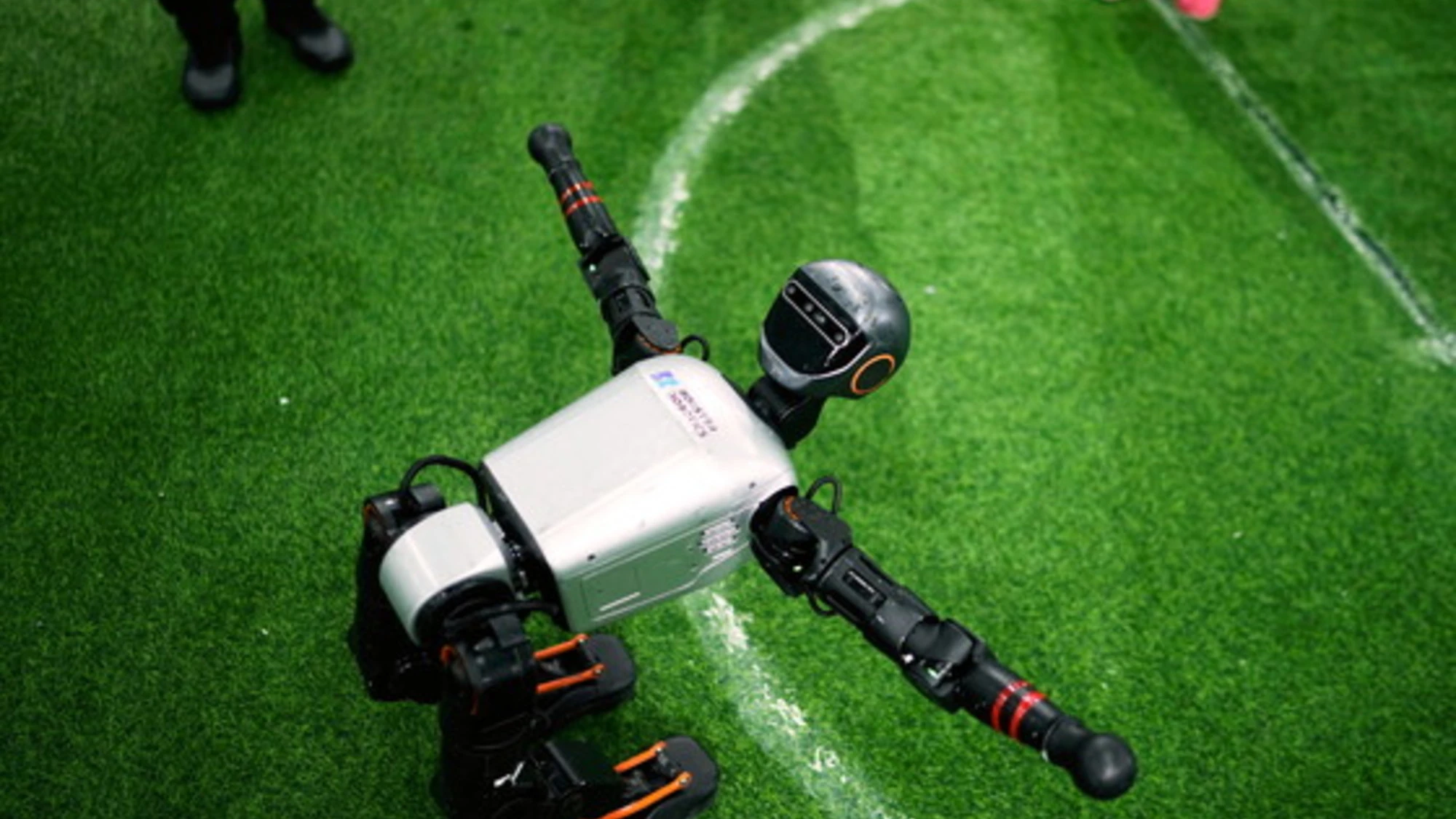 Dazi, i tre nodi: aerei, robot e superalcolici