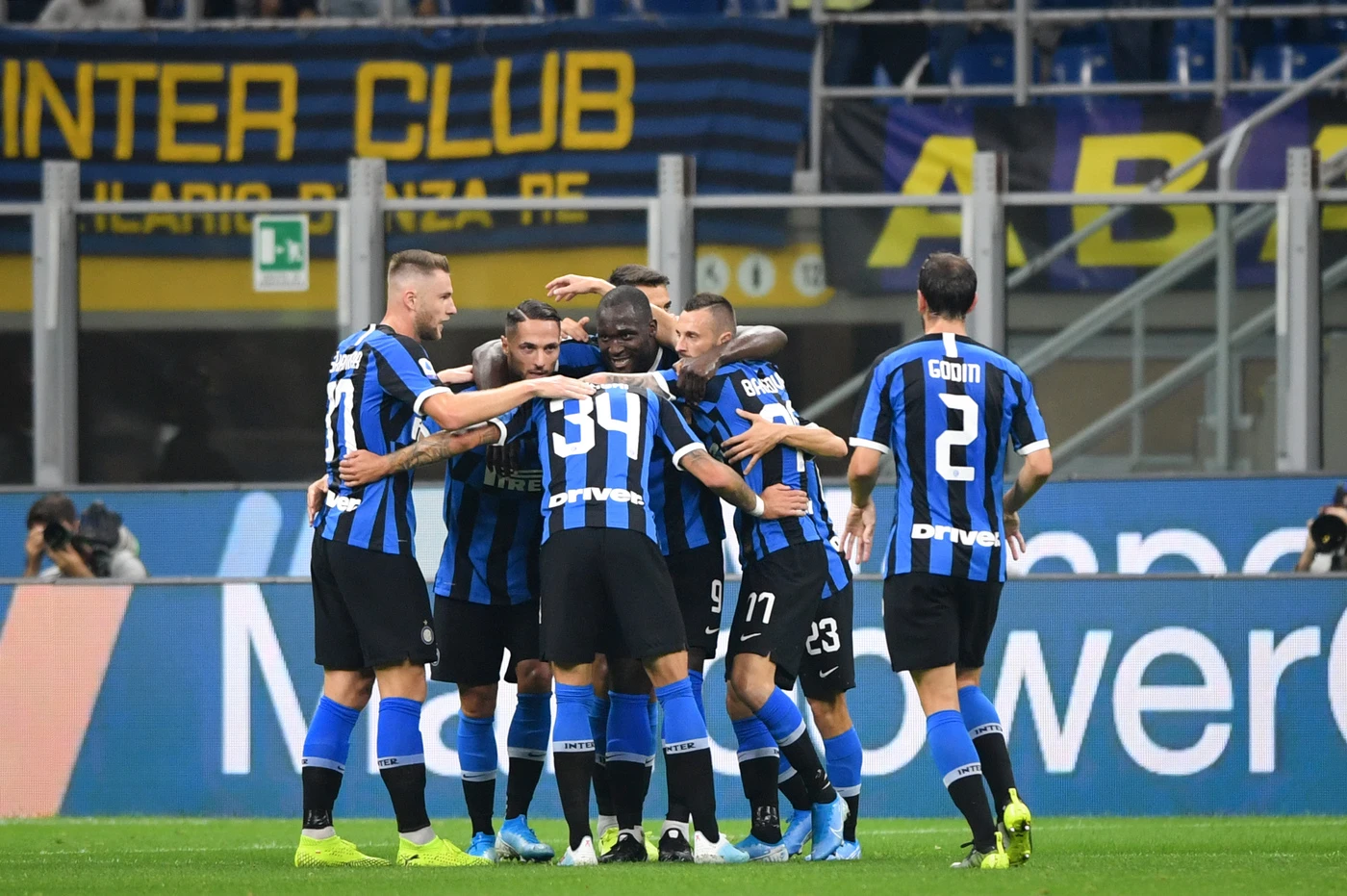 L'Inter di Conte inarrestabile, piegata anche la Lazio: 1-0. Crollo Napoli col Cagliari, bene la Fiorentina