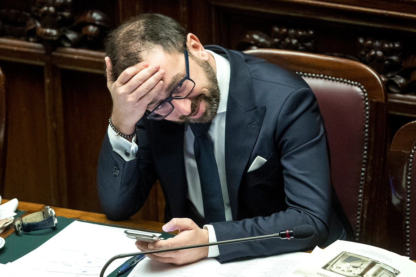 Alfonso Bonafede eletto per acclamazione capodelegazione M5s nel governo: segnale di guerra a Pd e Renzi