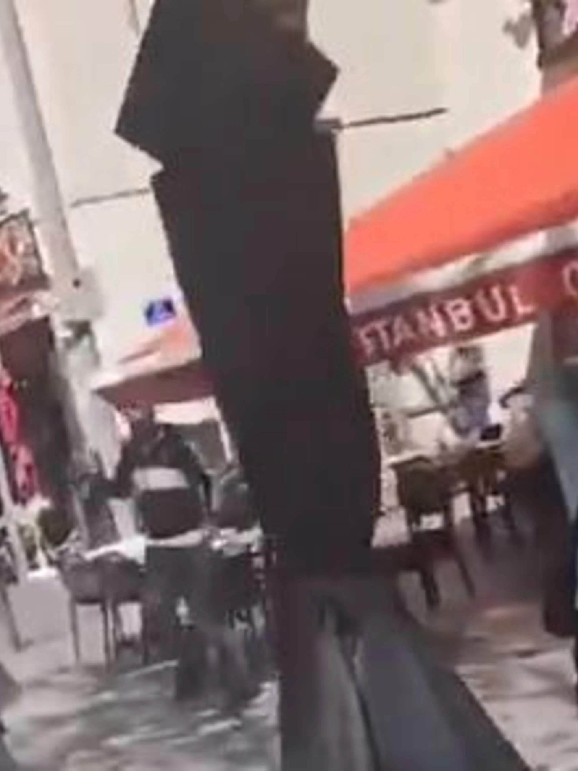 Marsiglia, "Allah akbar" e ne accoltella 5: polizia fredda il tunisino