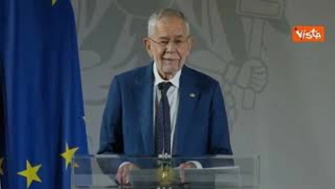 Van der Bellen (Austria) scherza: In Ue non abbiamo bisogno di ballroom come a Washington