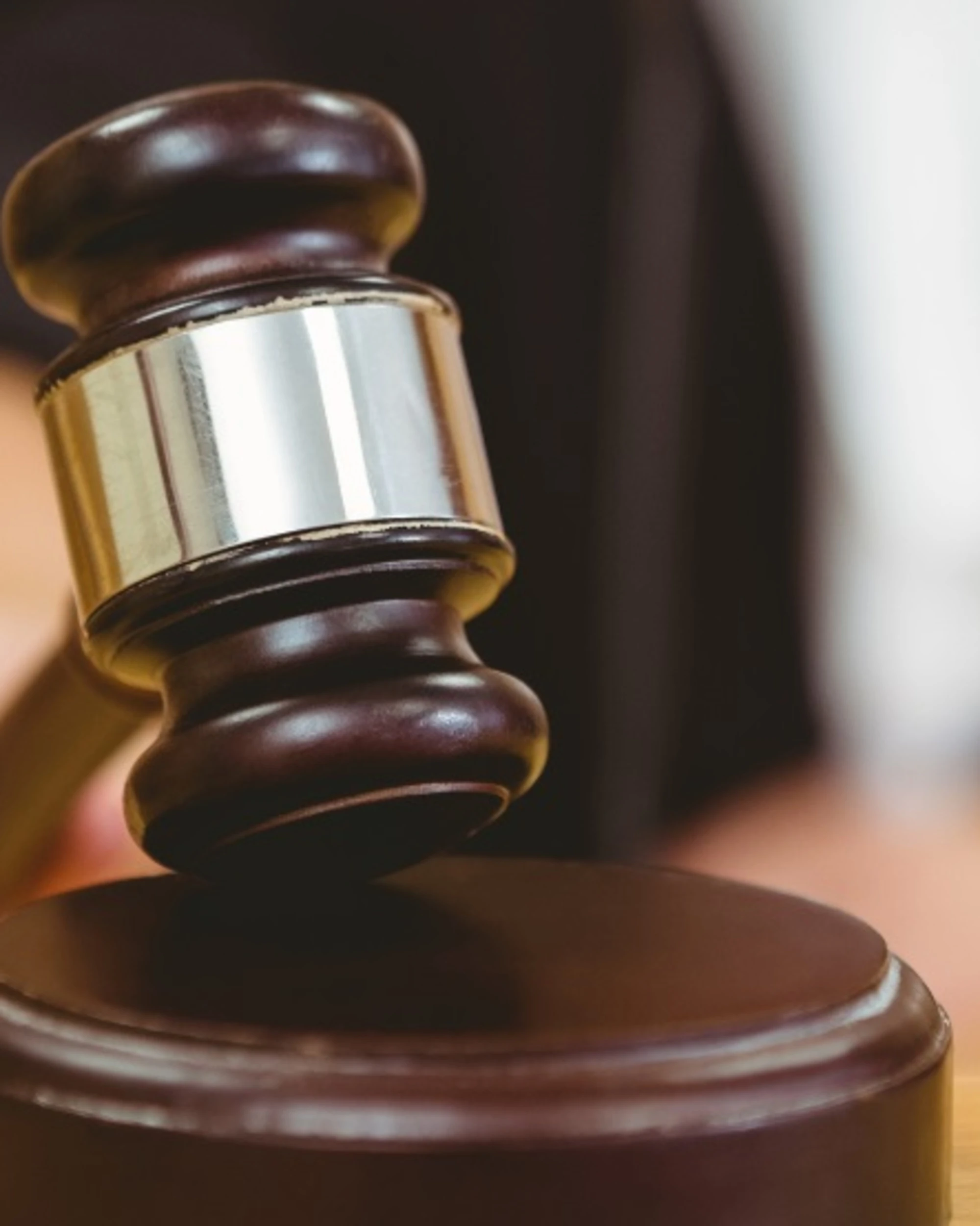 Firenze, l'intelligenza artificiale scatena il caos in tribunale