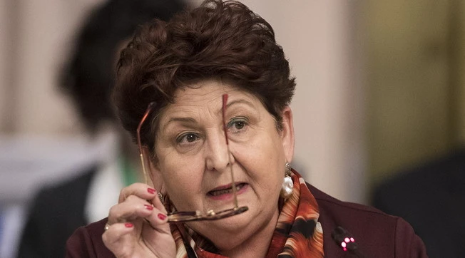 Giuseppe Conte, il retroscena di Bisignani: "Paranoico, teme Teresa Bellanova". Questo premier può comandare ora?