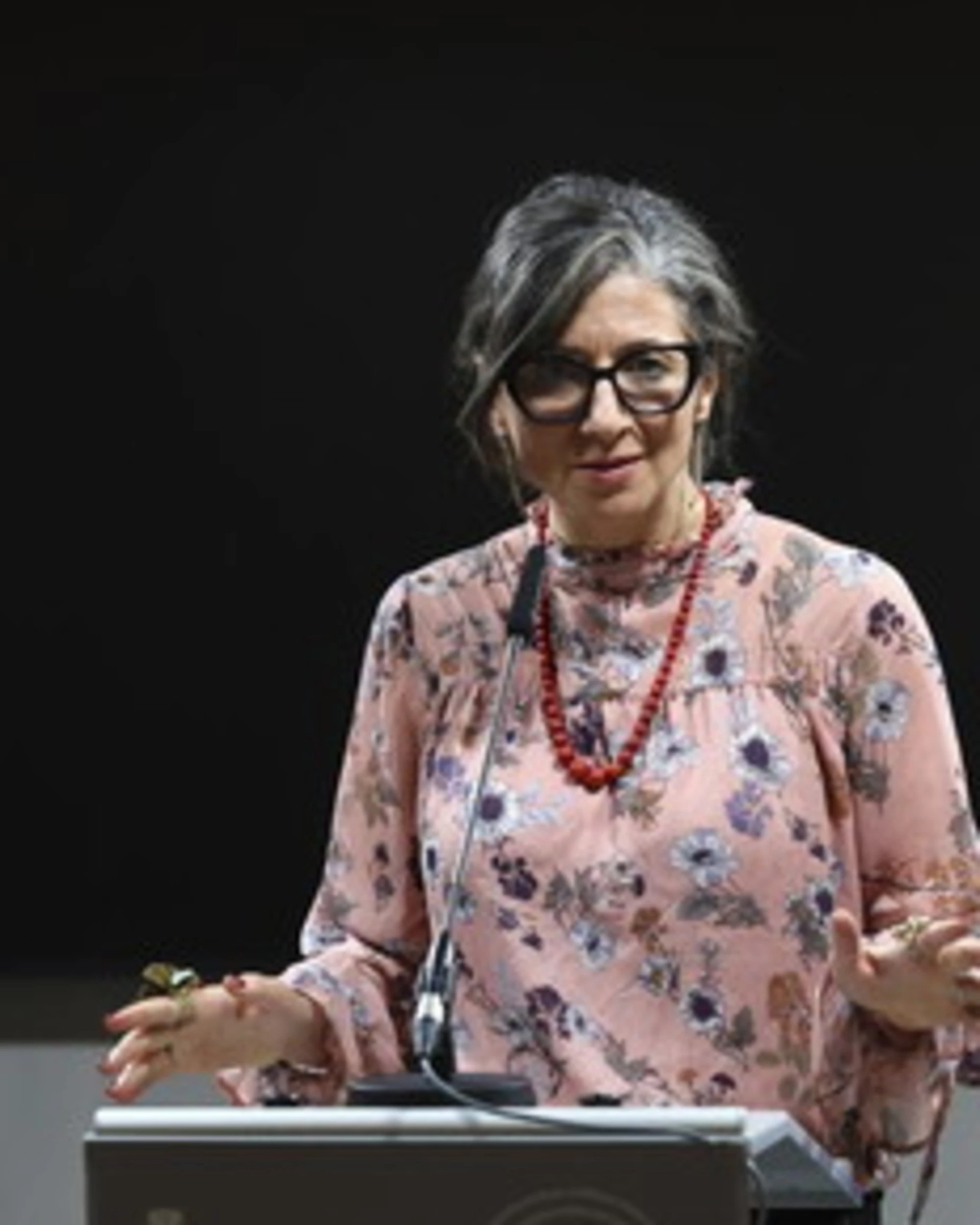 Francesca Albanese, star delle città rosse: è gara a farla cittadina onoraria
