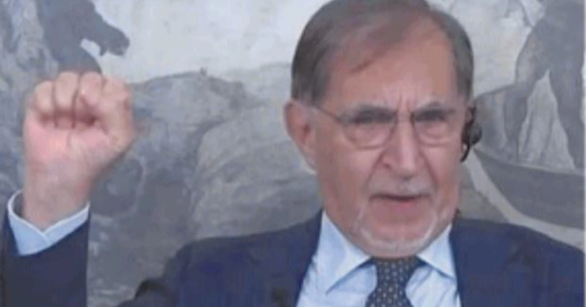 L'Aria che Tira, raptus rosso di Ignazio La Russa: cosa fa con la mano