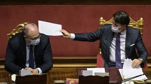 Giuseppe Conte, il governo fa felice Tim: "Accordo sulla rete unica", così cambia l'Internet italiana