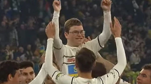 Shakhtar Donetsk, il 12enne di Mariupol in gol contro il Lechia Danzica: Putin preso a pallonate