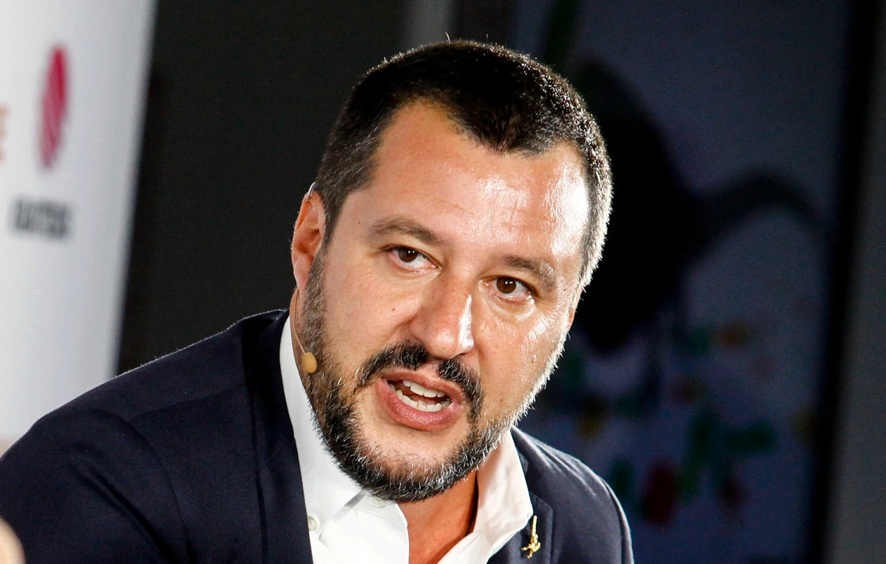 Matteo Salvini risponde agli insulti di Vauro: "Mi fai solo venire voglia di lavorare di più"