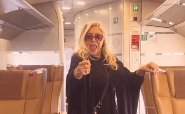 Mara Venier sul treno per Sanremo: "Sei un cog***e", una rissa clamorosa