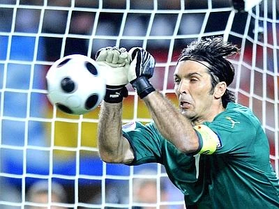 Euro 2012, Buffon mette le mani avanti: "L'Italia? Non siamo i più forti..."