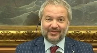 Claudio Borghi contro Giuseppe Conte: "Al posto della mascherina un tappo per contenere la boria"