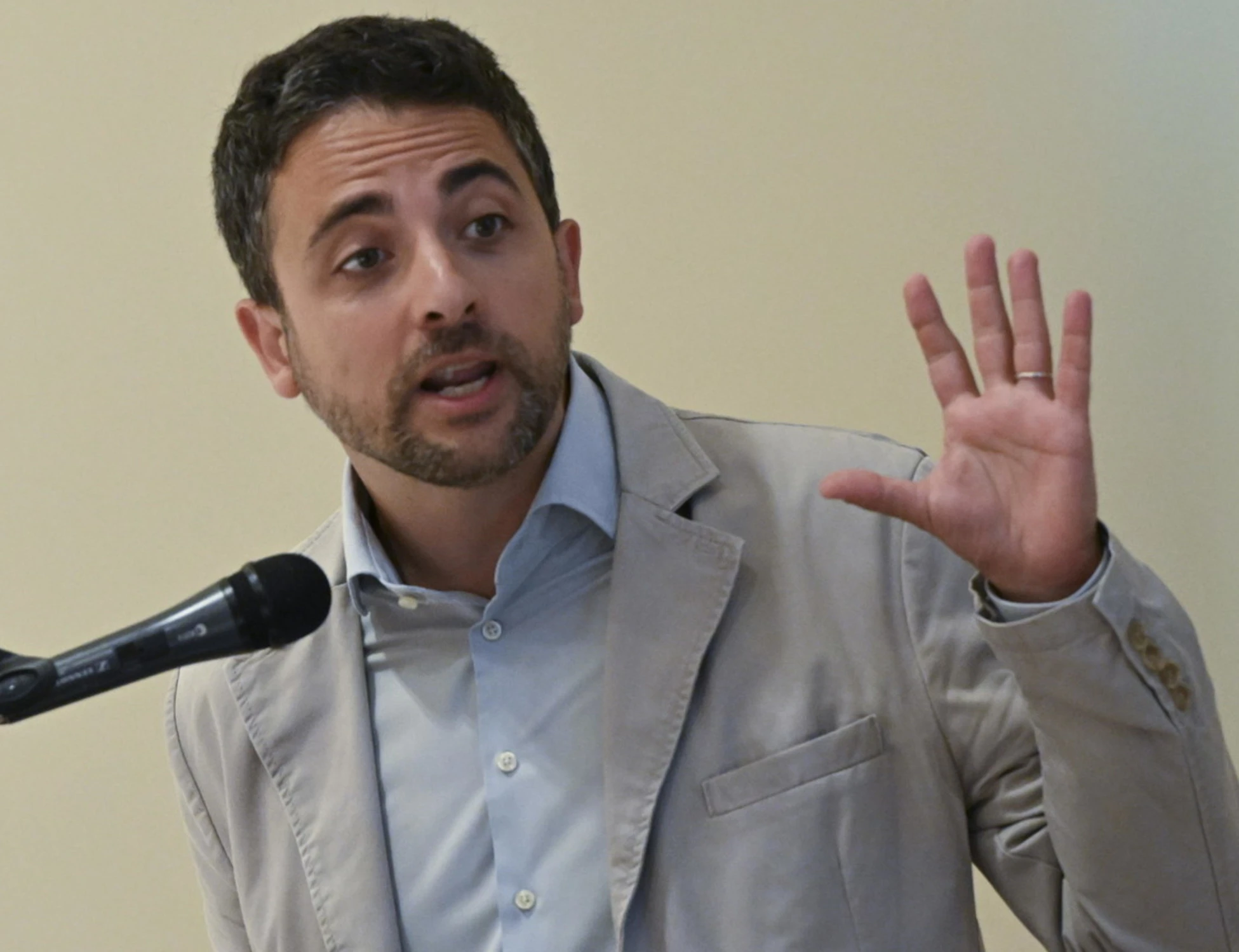 Immigrazione, l'ultima follia Pd: la cittadinanza a chi aiuta i giudici