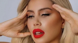 Wanda Nara umilia in pubblico Mauro Icardi: "La mia mano? Meglio così". Altro che pace, la fucilata