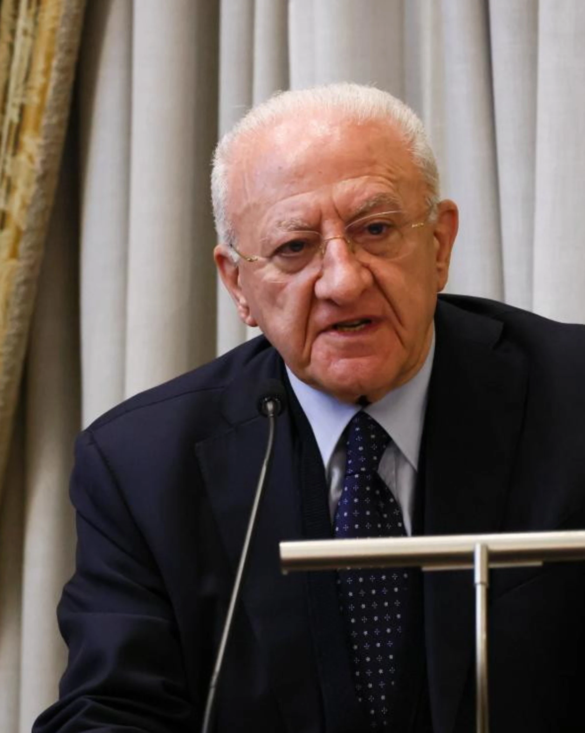Vincenzo De Luca, bomba da 3 milioni di euro sul governatore: inchiodato da FdI