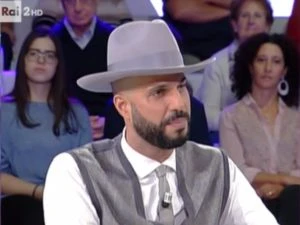 Jonathan Kashanian, non solo Grande Fratello. Dolore a Detto fatto: "Un mezzo uomo", applausi in studio