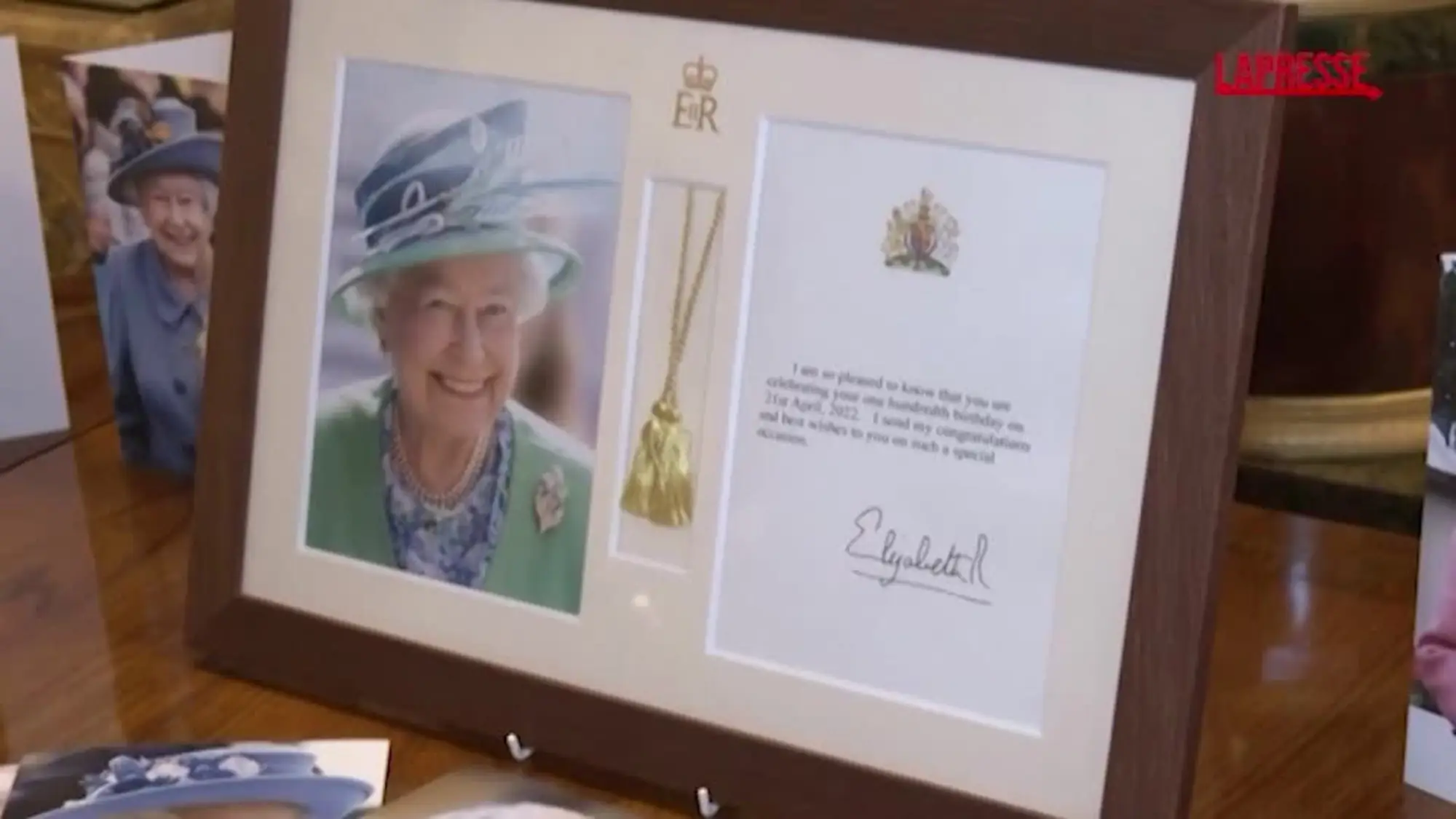 Regina Elisabetta, l'omaggio della famiglia reale per i 100 anni dalla nascita