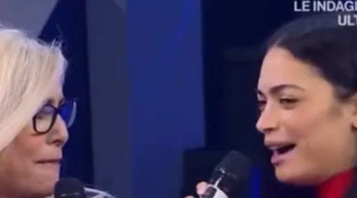 Domenica In, Elodie si presenta così: "Chiedo scusa, stanotte..."