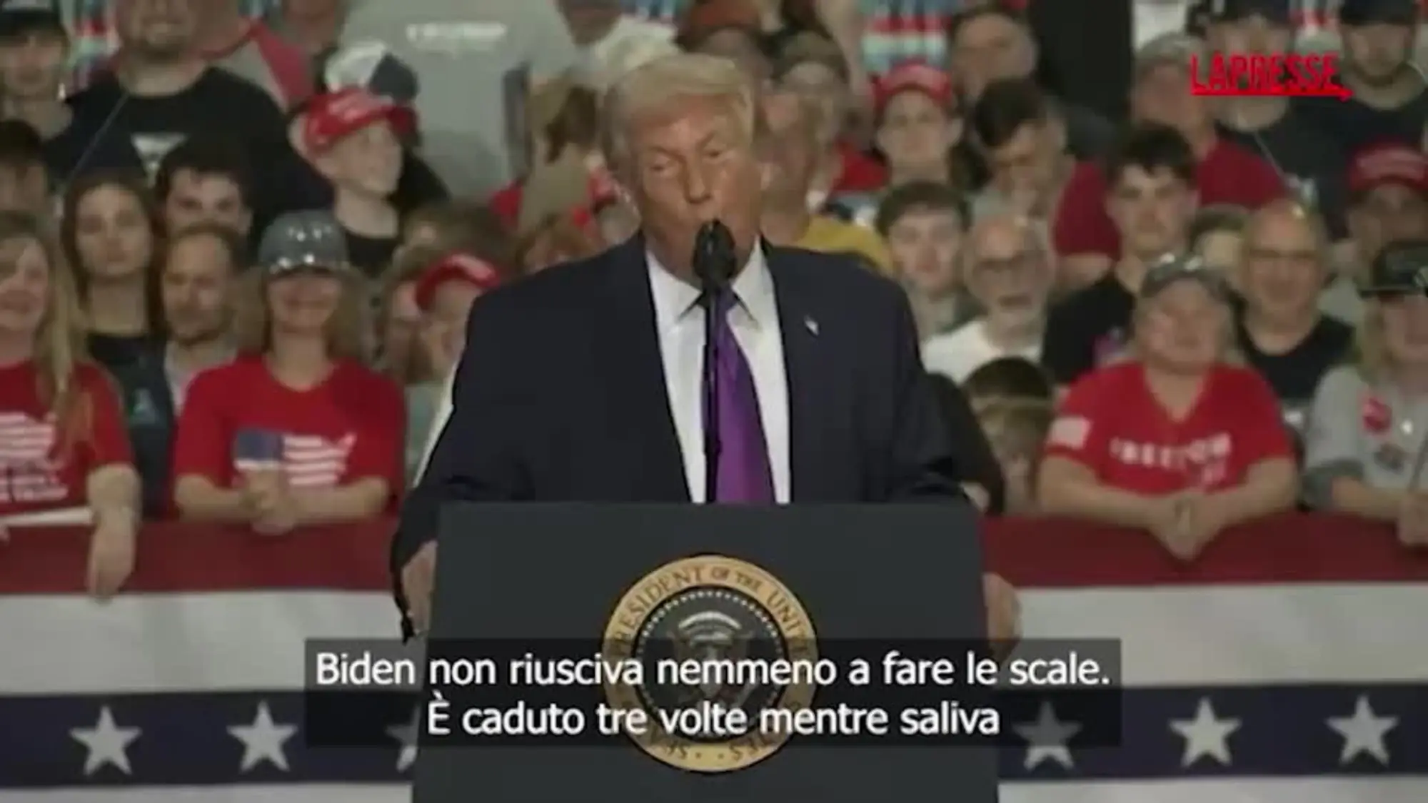 Trump, il comizio in Ohio: la battuta su Biden e il malore di una donna nel pubblico