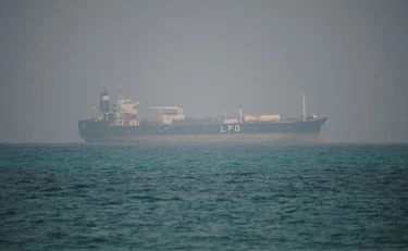 Iran, la guerra nel Golfo in diretta: uomini armati dirottano una petroliera verso la Somalia
