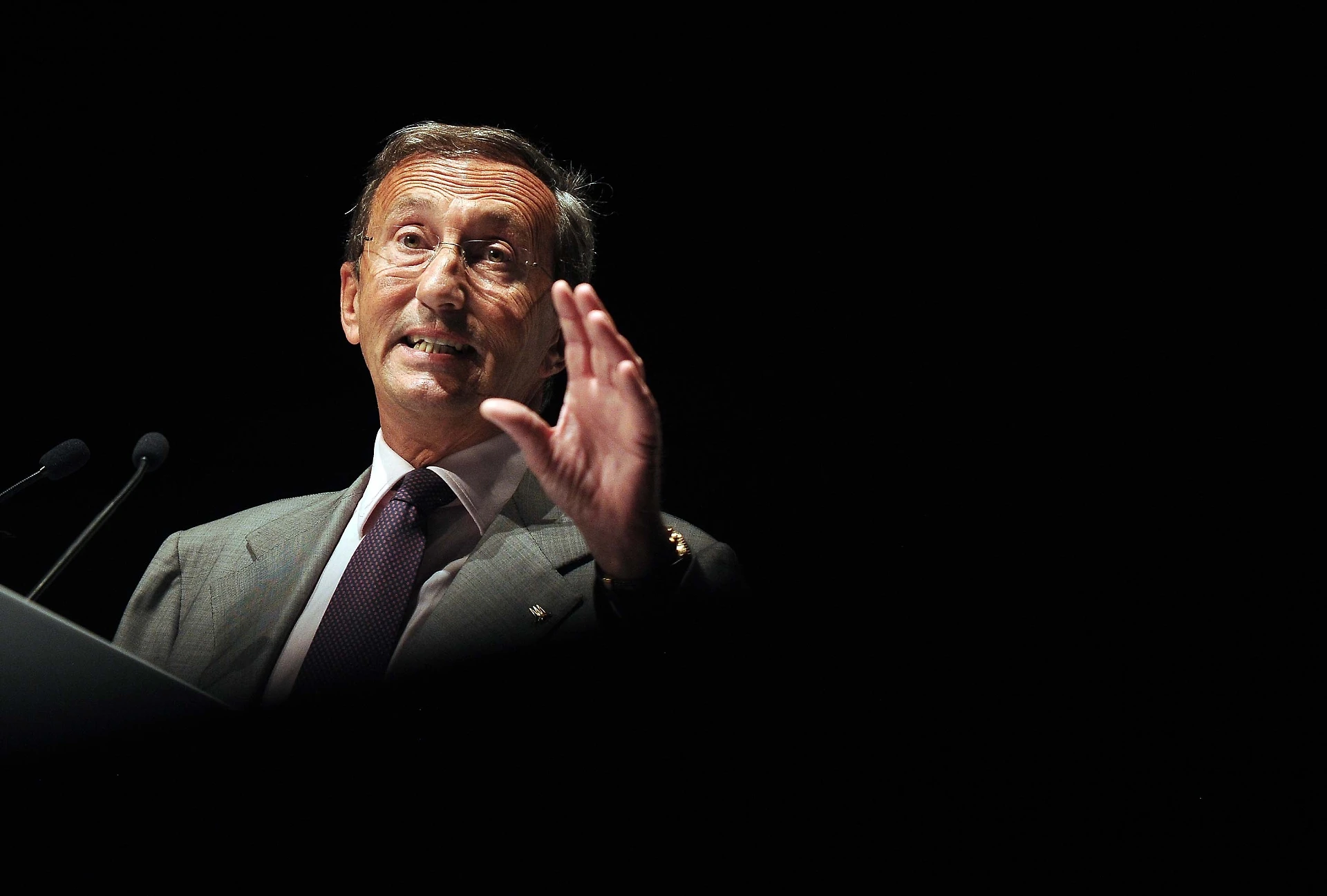 Rivolta degli ex An contro Gianfranco Fini