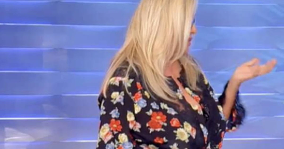 Domenica In, Maria Venier rifiutata in diretta: "Mi stacchi il telefono?", con la madre di Alessandra Mussolini finisce male