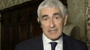 Mes, Pier Ferdinando Casini a L'aria che tira "dribbla" la domanda su Berlusconi: un legittimo sospetto