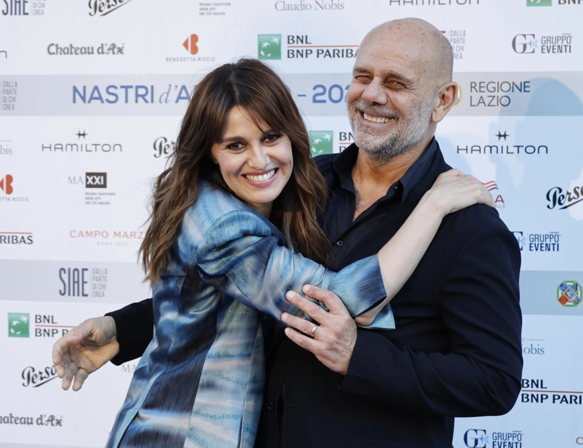 La festa parte con la famiglia Cortellesi