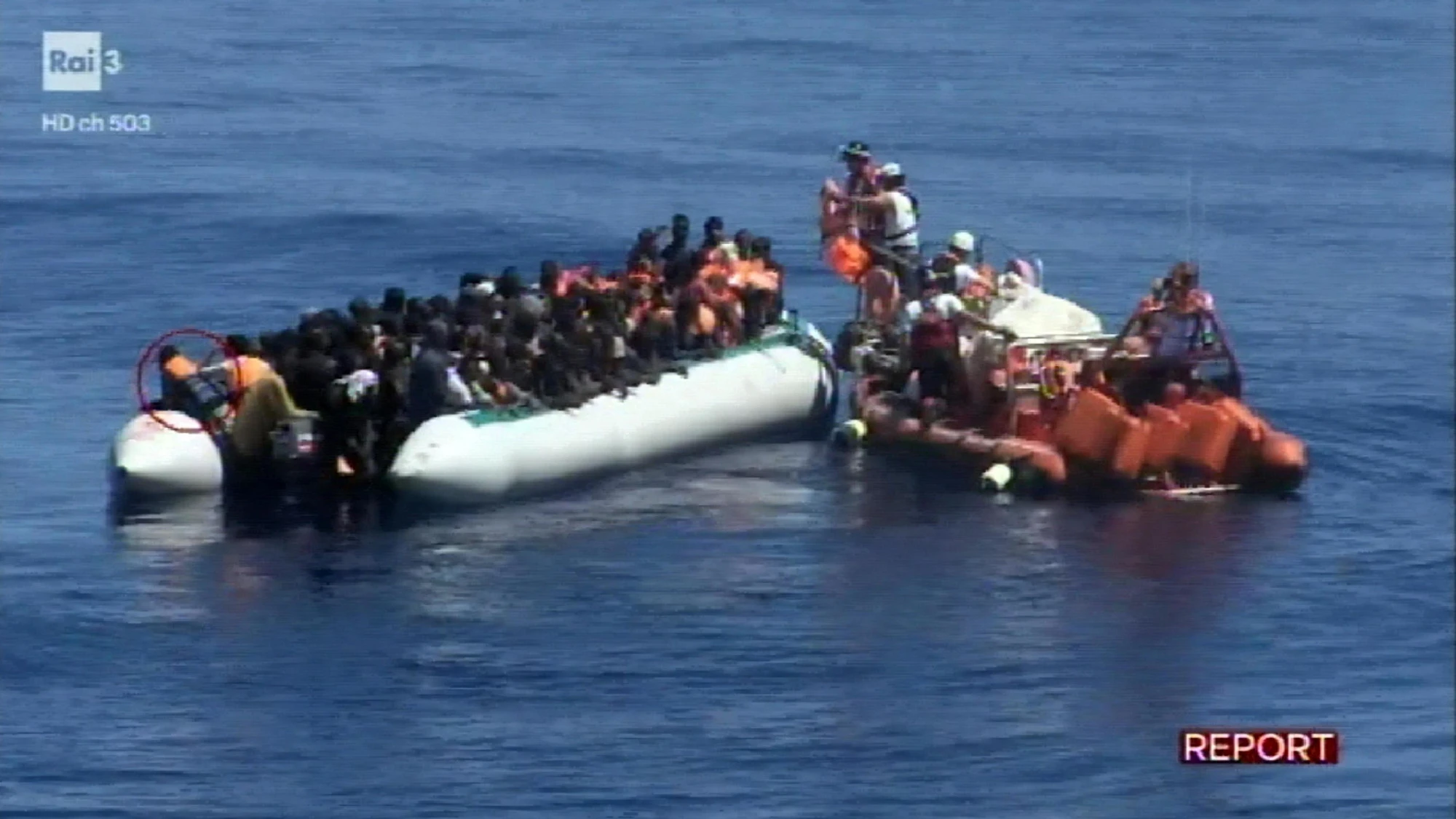 Immigrazione, il trafficante di uomini insulta Meloni: "Rompe i cogl***"