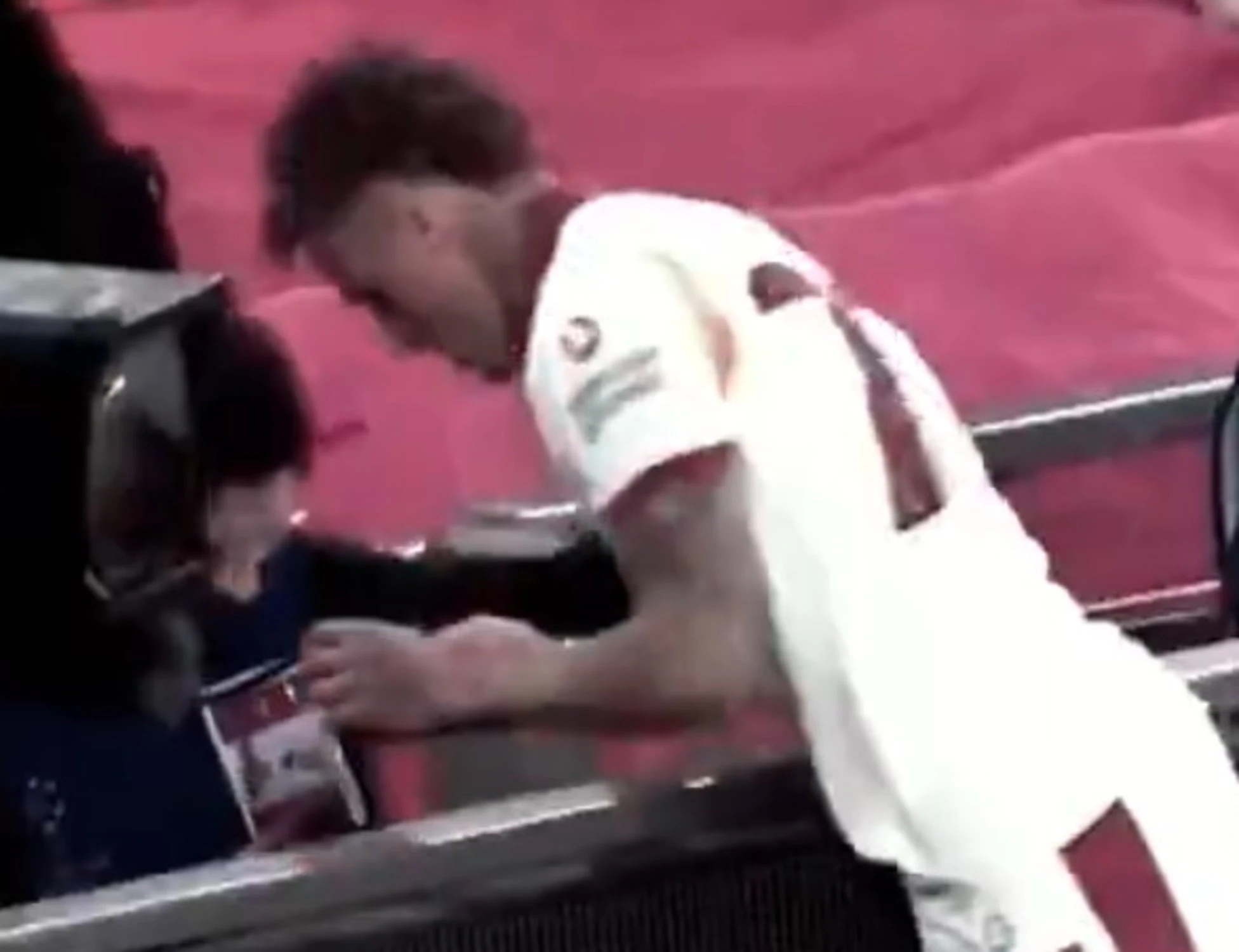 Lang, pollice tagliato: orrore a Liverpool