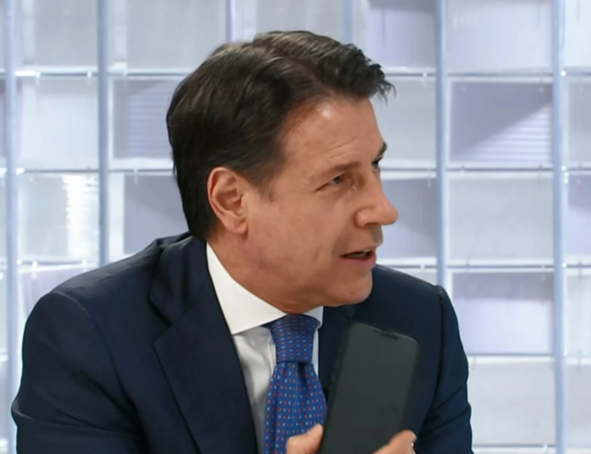 L'Aria che tira, Conte la spara grossa: "Ho ancora il numero di Trump, ma..."