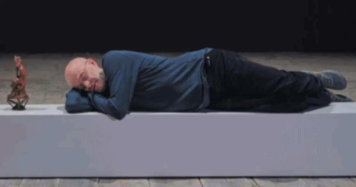 617x326