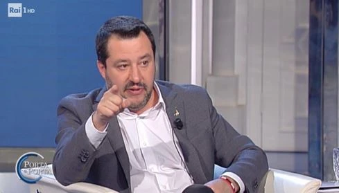 Sea Watch e Ong, Matteo Salvini senza precedenti: "blocco navale" per tenere lontani i migranti dall'Italia