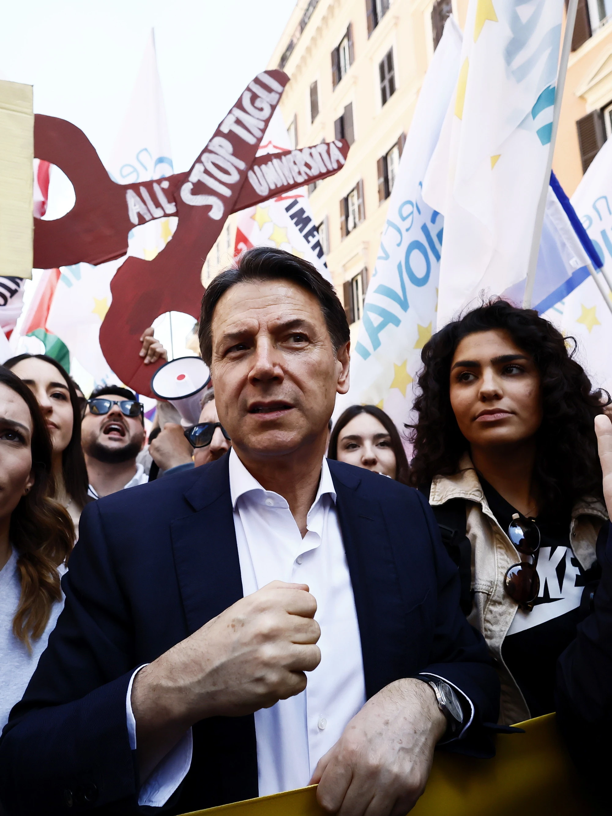 Giuseppe Conte va alla guerra e il Corriere s'innamora