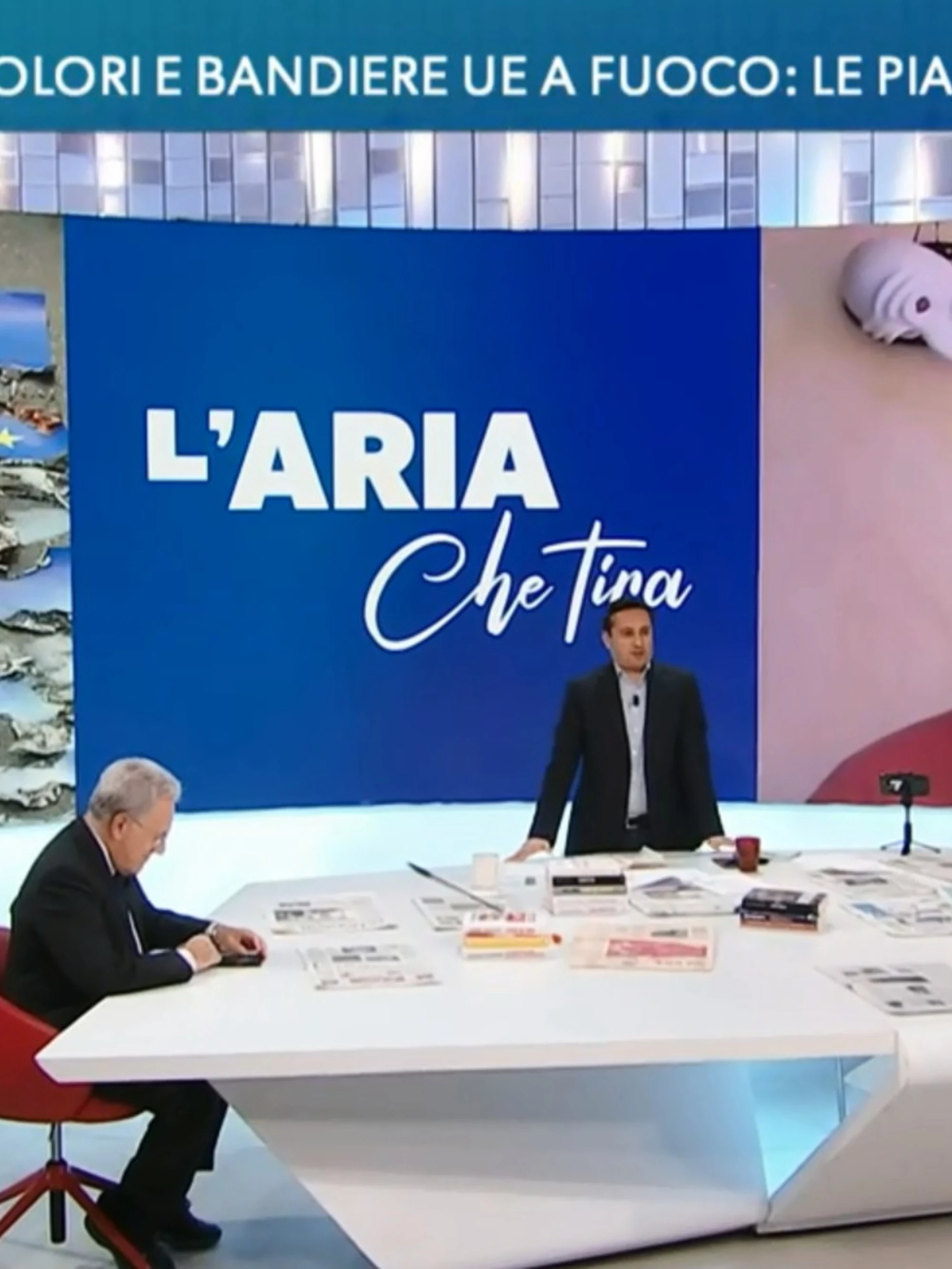 L'aria che tira, Ugo Mattei fa impazzire David Parenzo: "Quella di Michele Serra una piazza maschia e fascista"