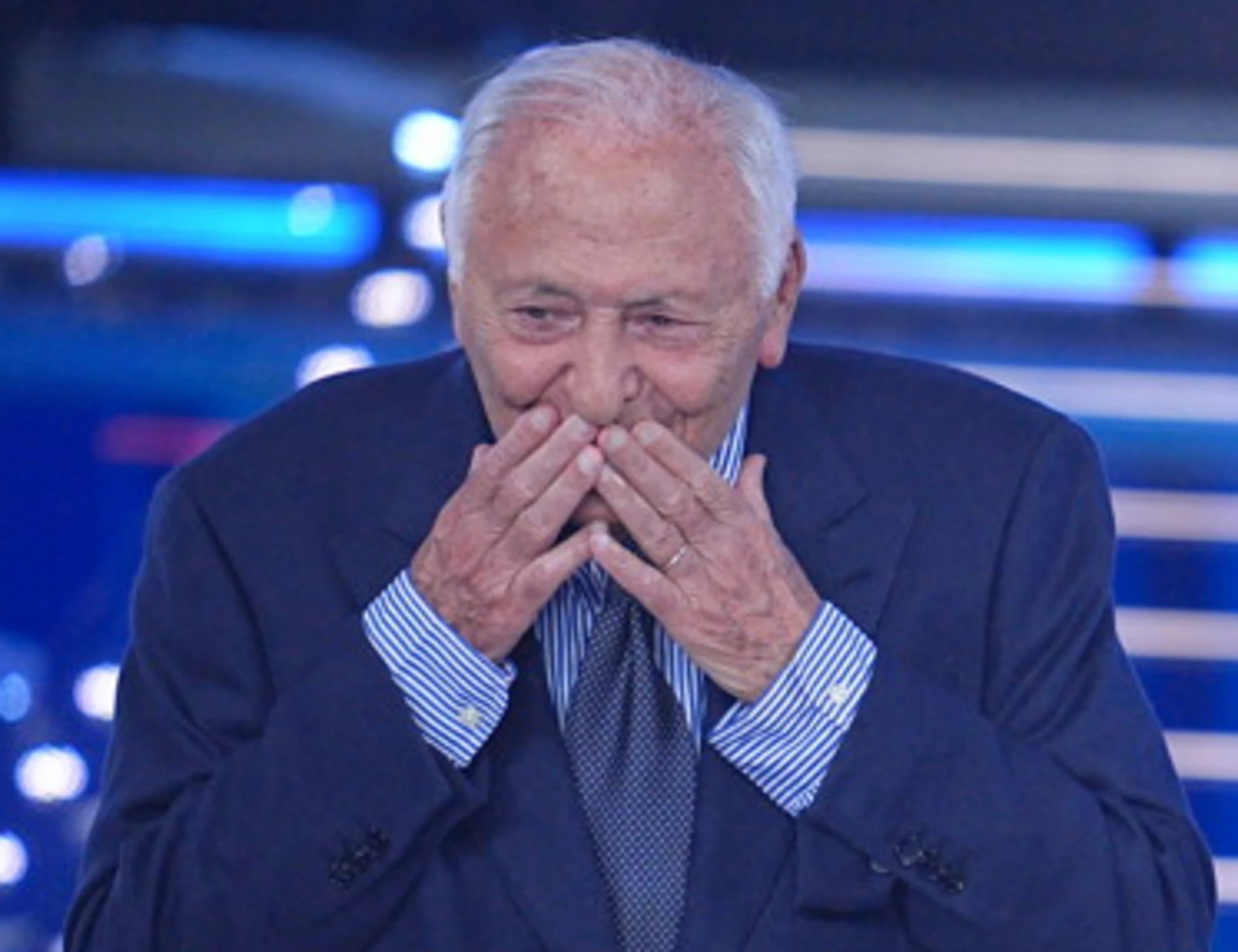 Sanremo 2026, Avs e M5s sbraitano per Mogol in elicottero: Piantedosi sbotta