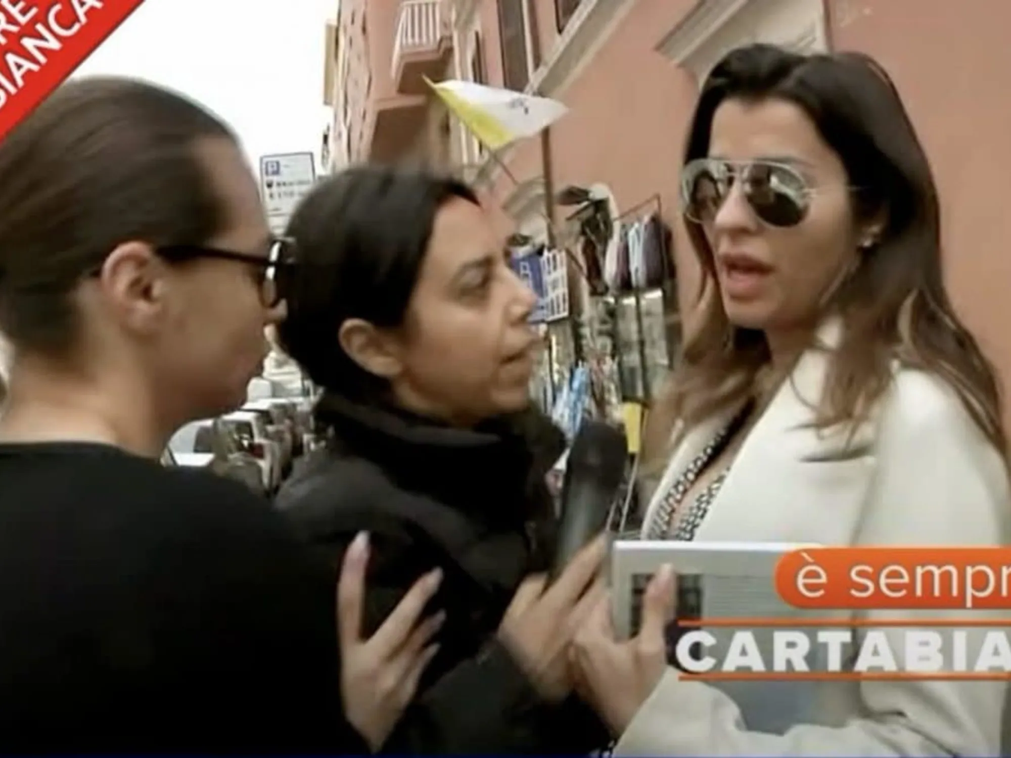 Leggi l'articolo: La presentatrice Conte torna a parlare: "Rispetto, tra poco saprete tutto", cosa accadrà