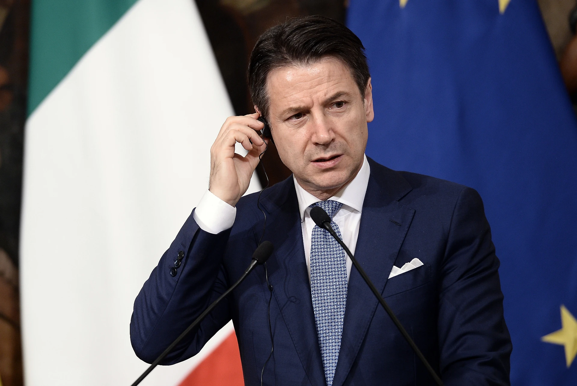 Giuseppe Conte, il retroscena: Macron e migranti, premier fregato da Luigi Di Maio e Alessandro Di Battista