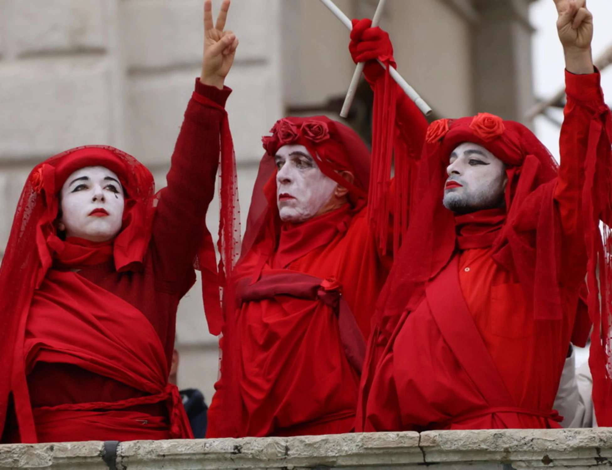 Venezia, Extinction Rebellion colora di verde le acque del Canal Grande: chi spunta tra gli eco-attivisti