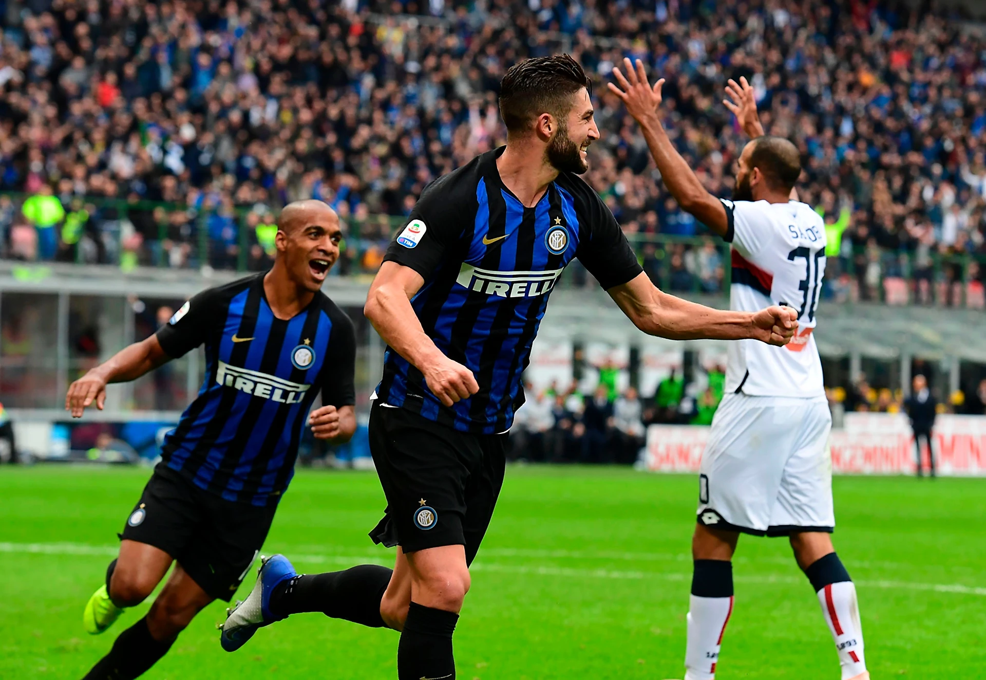 Inter, manita al Genoa: 5-0 per i nerazzurri. Agganciato il Napoli al secondo posto
