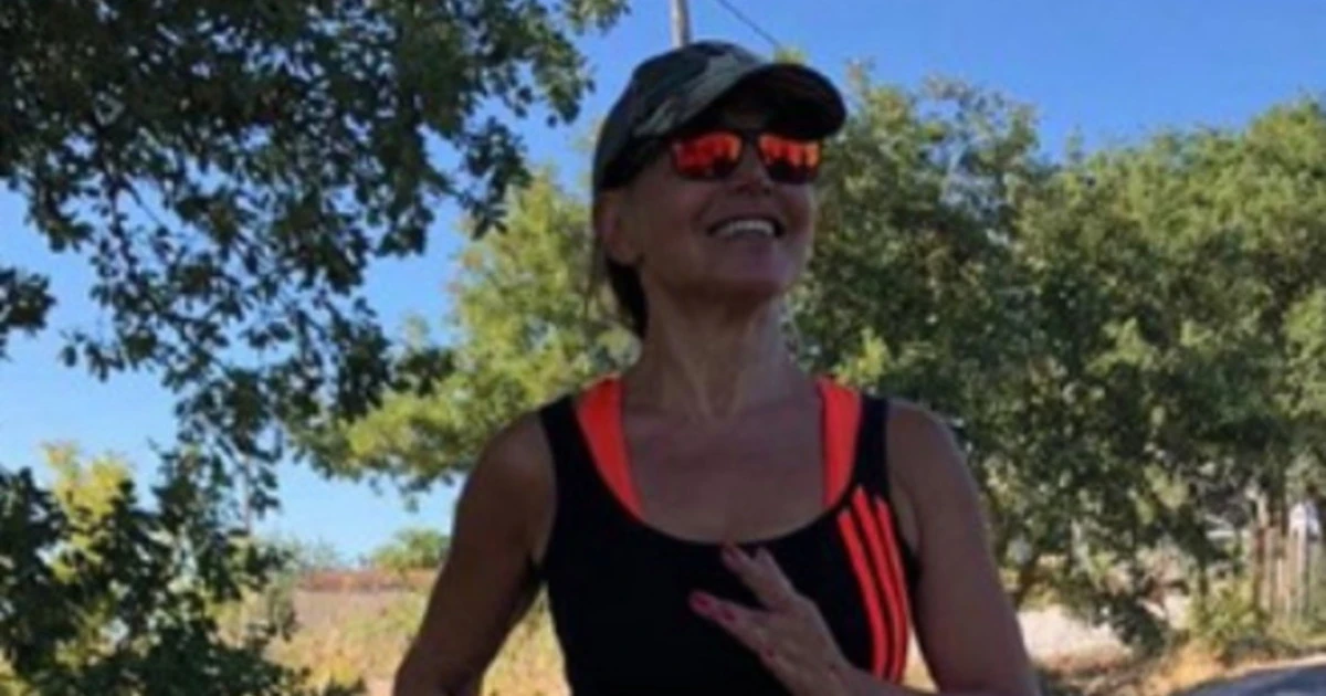 Barbara d'Urso, sospetti sull'ultima foto mentre corre: "Com'è possibile? Lì sotto..."