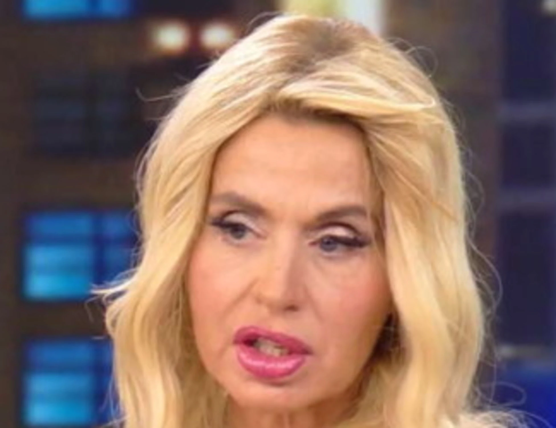 Valeria Marini, la confessione: "Scrivo di notte a Pedro Sanchez, lo stimo"