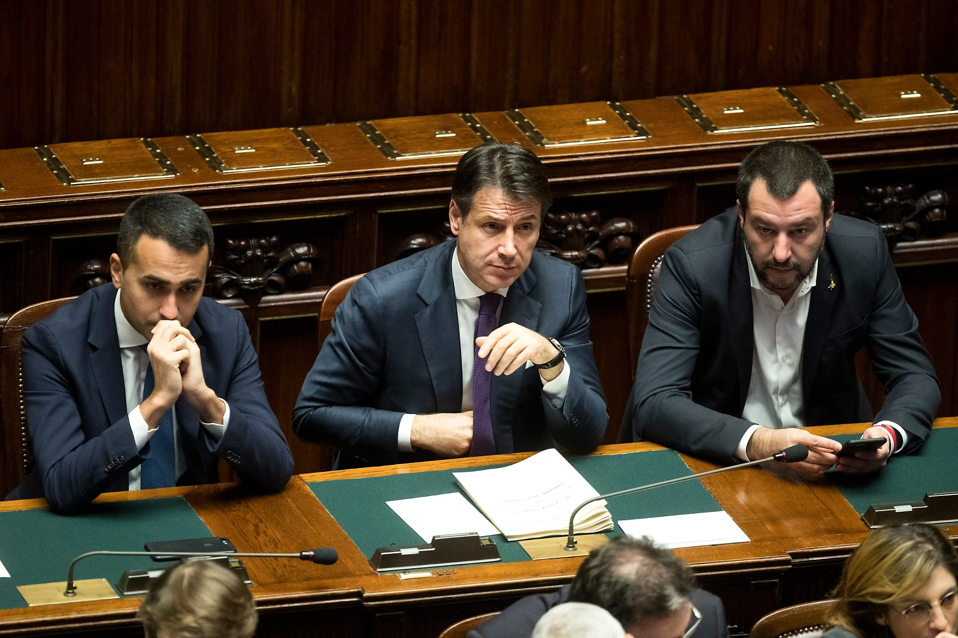 Crisi di governo, verso il voto: braccio di ferro a Palazzo Chigi. Di Maio nel bunker, incontro Conte-Salvini
