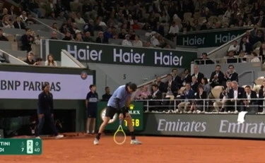 Berrettini si ferma e zoppica, la reazione drammatica del suo staff sugli spalti