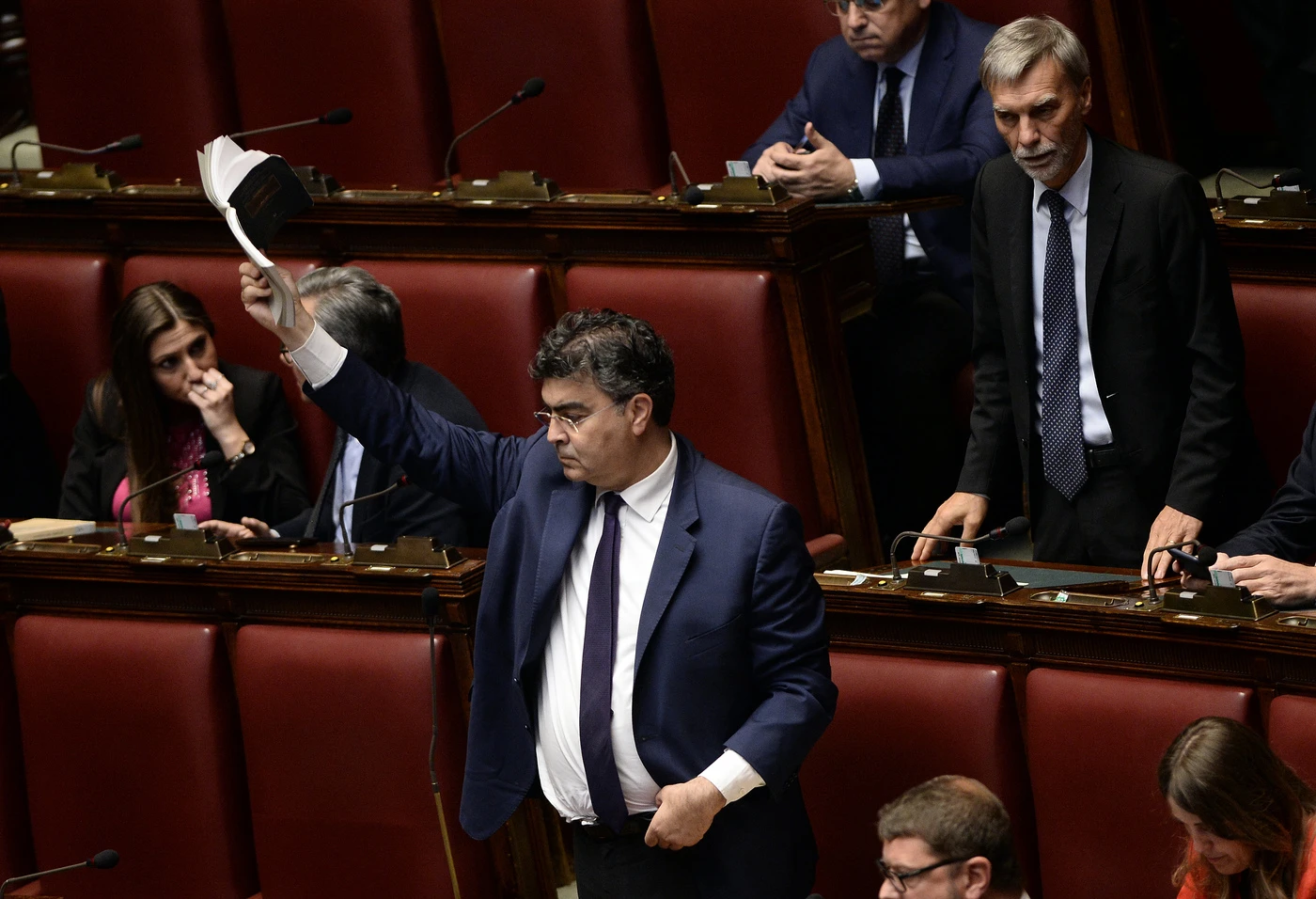 Emanuele Fiano e Pietro Grasso, l'incubo del toto-ministri di Pd e M5s: dove hanno il coraggio di piazzarli