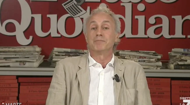 Marco Travaglio e il voto disgiunto alle regionali, la mossa "salvavita" per Conte. Retroscena e sospetti: com'è andata