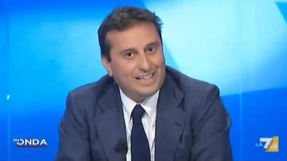 David Parenzo si arrampica sugli specchi pur di difendere l'asse Pd-M5s: "È come al Palio di Siena quando..."