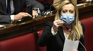 Giorgia Meloni, la foto con cui travolge Mario Draghi: "Italiani esausti, da lui ci saremmo aspettati un cambio di passo"