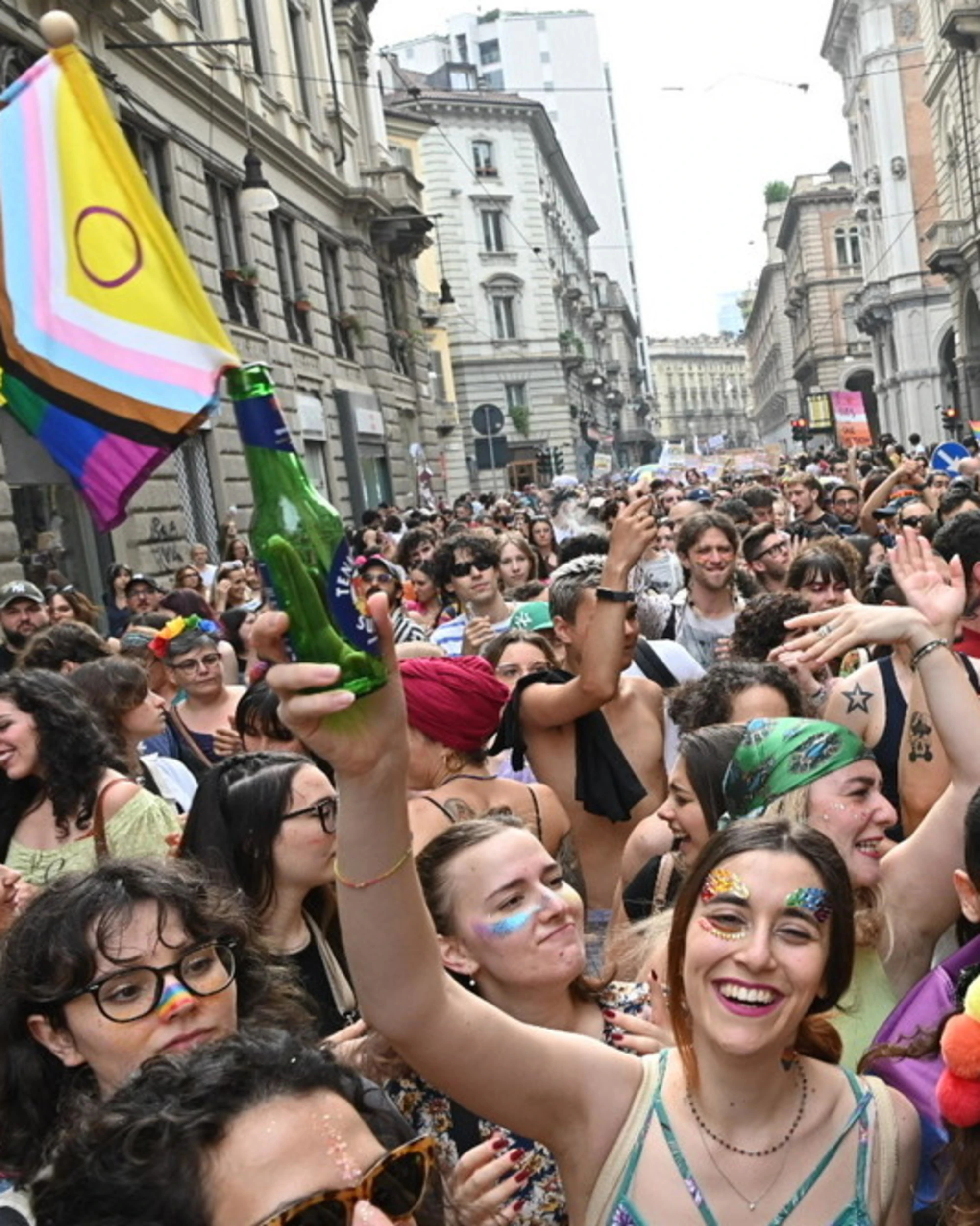 Pontedera, corsi gender a bimbi di 6 anni. Ira-FdI: "Pagliacciata!"