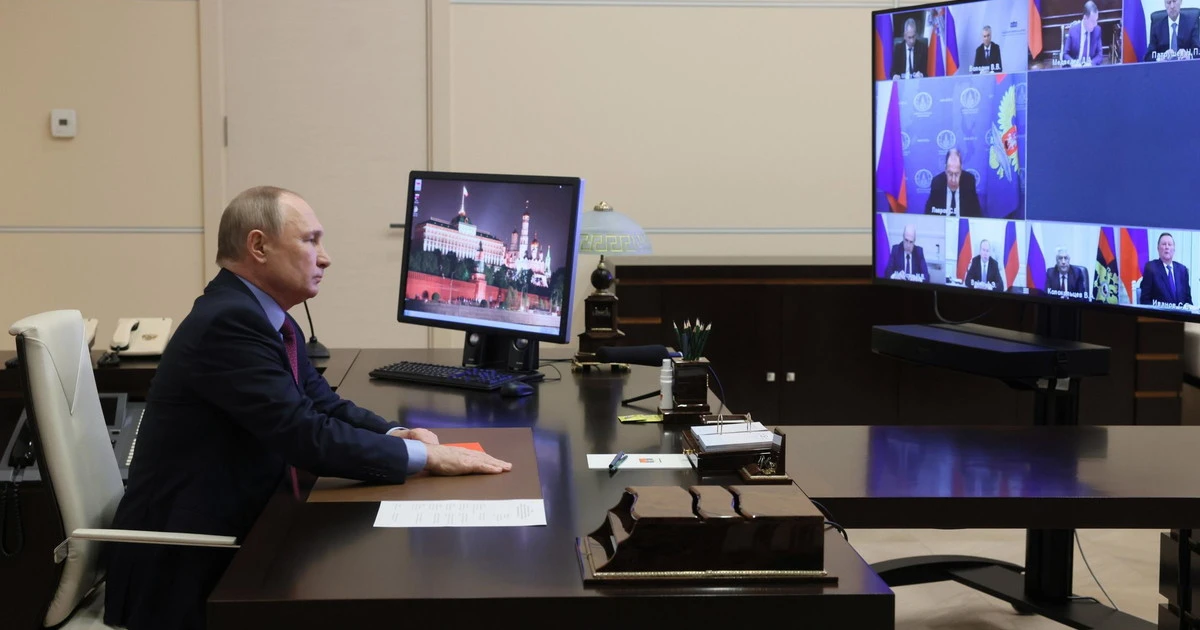 Vladimir Putin, il regalo con cui omaggiamo ogni giorno lo zar: soldi, un segreto inconfessabile